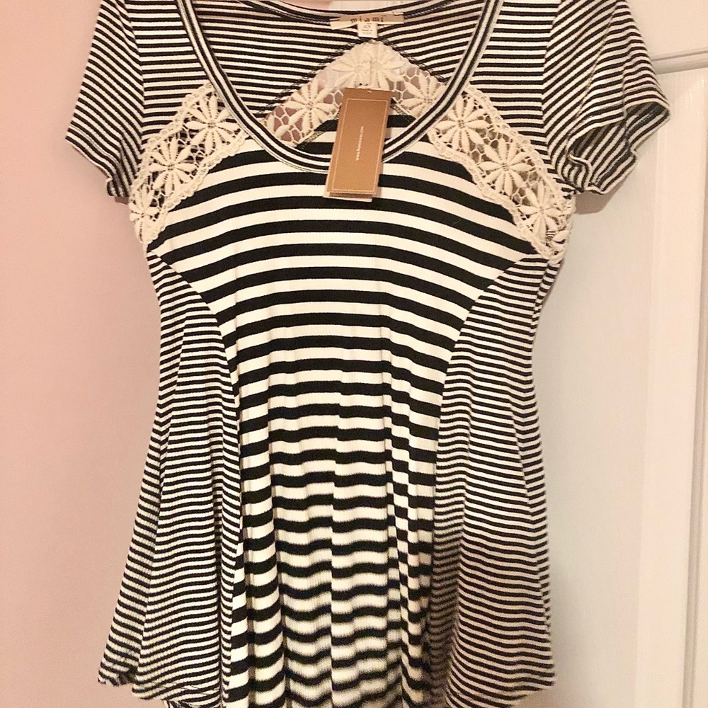 BRAND NEW Francesca’s blouse